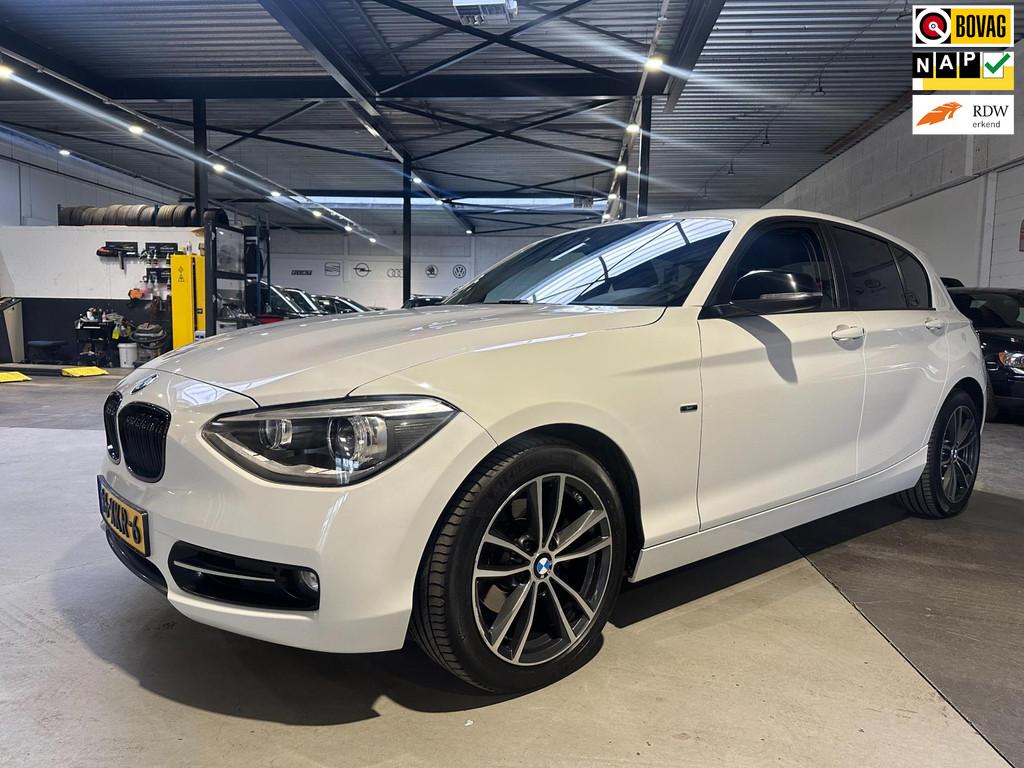 BMW 1-serie 118i/Xenon/Carplay/M bumper/Dealer onderhouden/A, Auto's, Euro 5, Achterwielaandrijving, Gebruikt, 4 cilinders