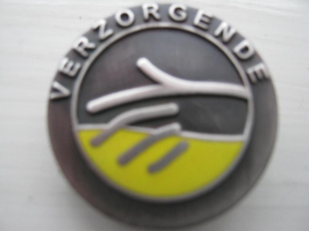 Verpleegstersspeld Verzorgende., Verzenden