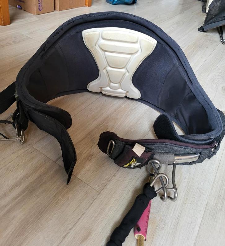 Kitesurf Harnas, Schoentjes (maat 41) en cap, Watersport en Boten, Kitesurfen, Gebruikt, Trapeze, 11 m², Twintip, Ophalen