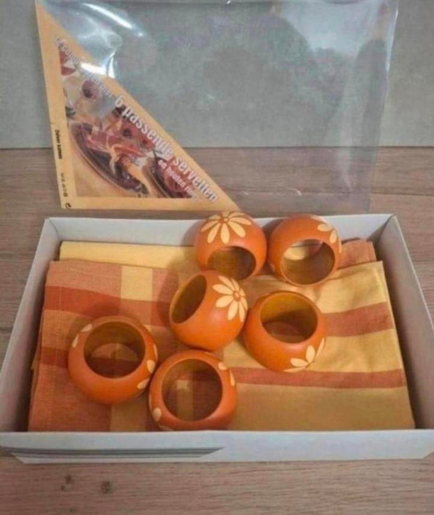 6 vintage houten servet ringen en servetten., Ophalen of Verzenden, Nieuw