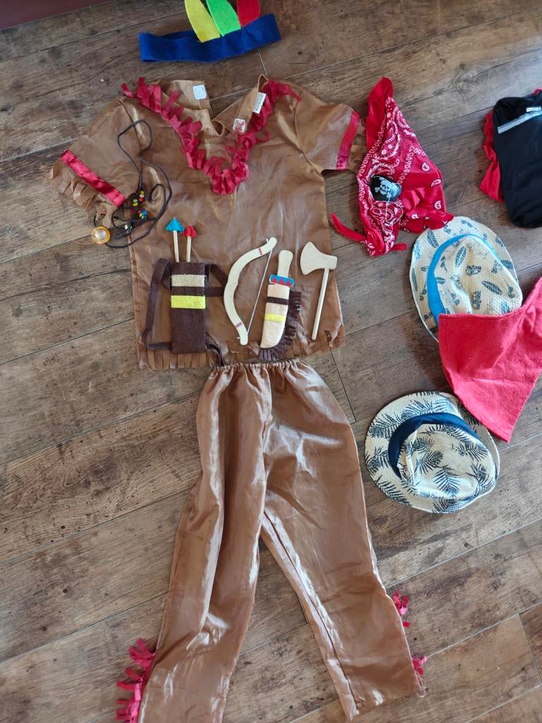 Gratis: Verkleedkleding 110-116, Ophalen