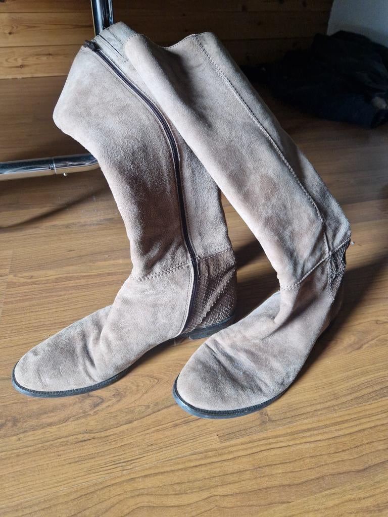 Nette bruine laarzen in prima staat, Kleding | Dames, Schoenen, Ophalen, Hoge laarzen, Bruin, Davos Gomma