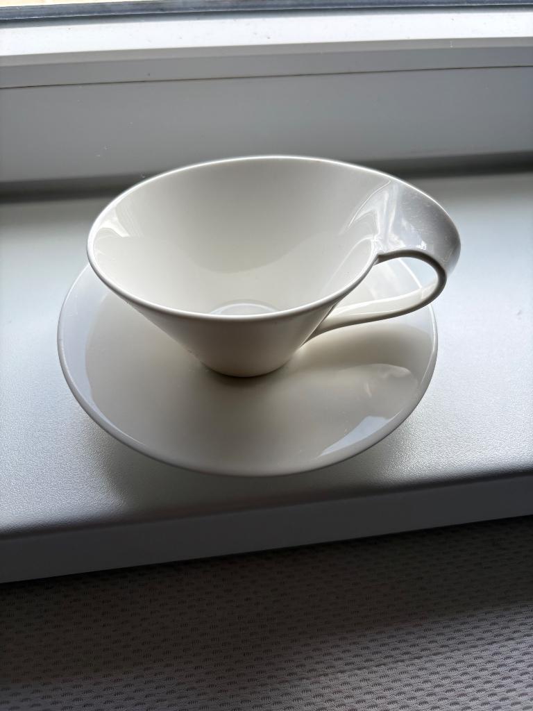 Thee koppen met schotel V&B, Ophalen, Zo goed als nieuw, Overige stijlen, Kop(pen) en/of Schotel(s)