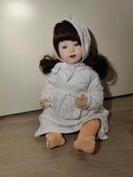 Grote porseleinen pop met kleding en haar, Ophalen, Zo goed als nieuw, Pop
