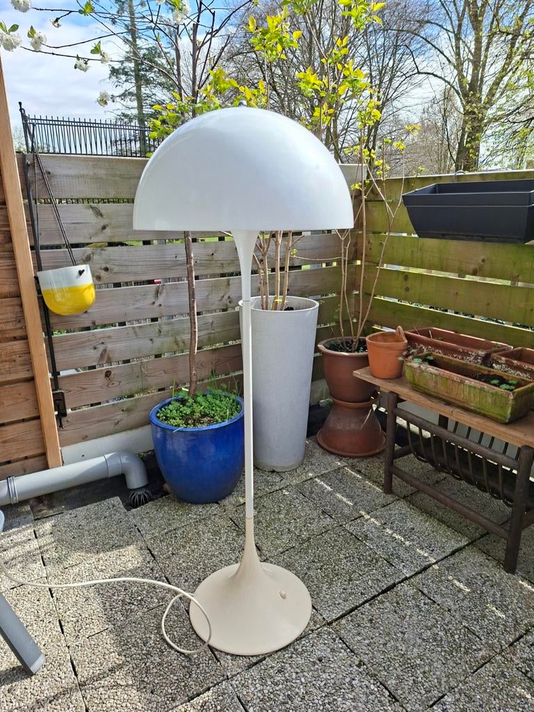 Panthella vloerlamp, Huis en Inrichting, Lampen | Vloerlampen, Ophalen of Verzenden, Zo goed als nieuw, Metaal, 150 tot 200 cm