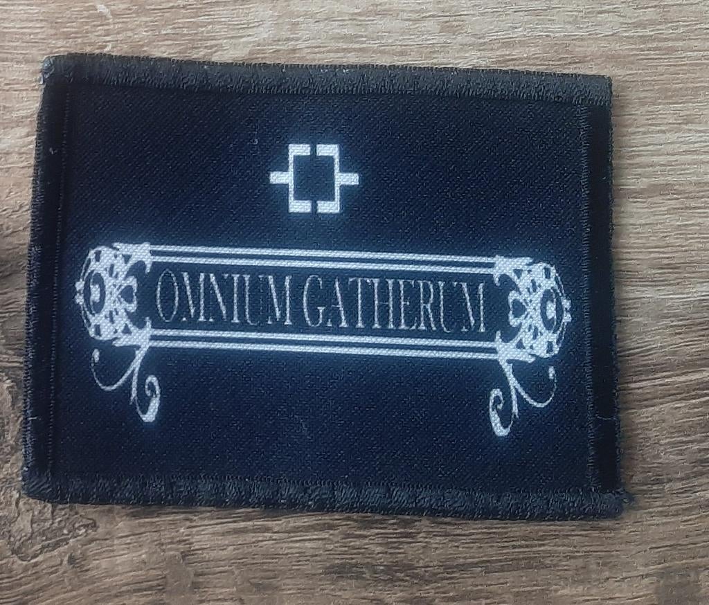 Omnium Gatherum patch, Kleding | Heren, Overige Herenkleding, Zo goed als nieuw, Ophalen of Verzenden