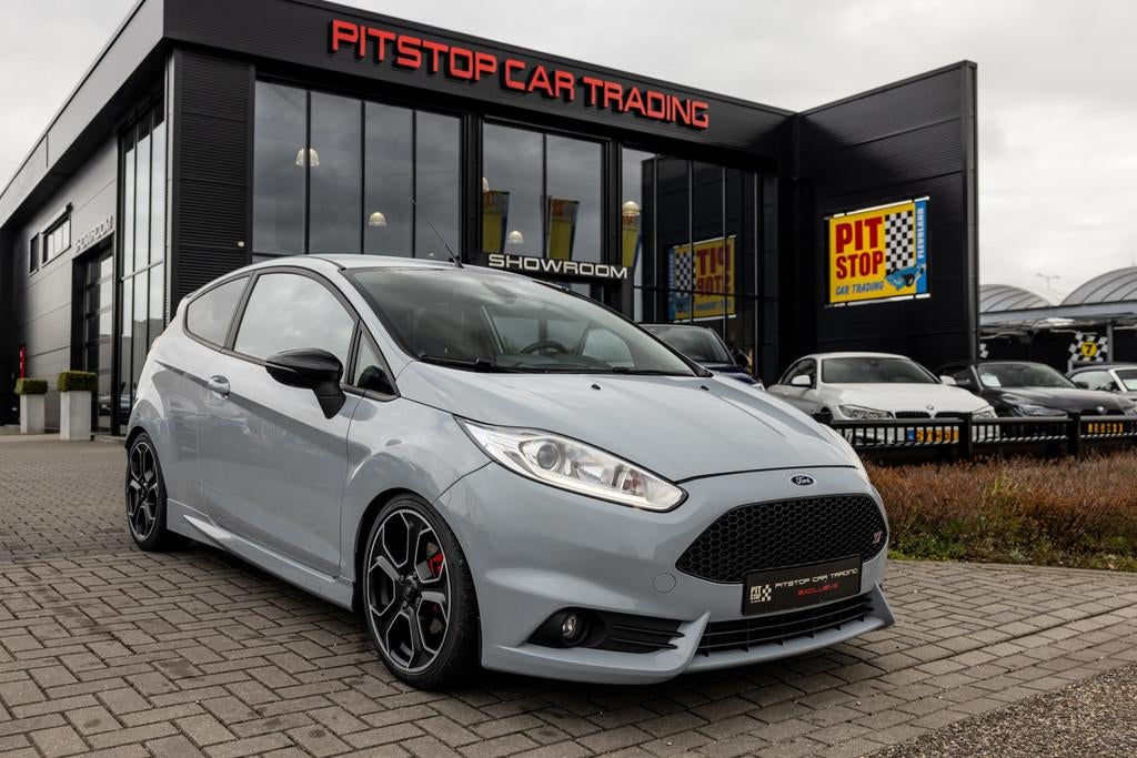Ford Fiesta 1.6 ST200, 200 PK, Milltek, Cruise, Syle-Pakket,, Auto's, Voorwielaandrijving, 1596 cc, Gebruikt, Zwart