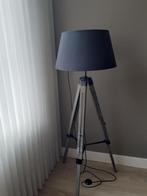 Prachtige vloerlamp staande schemerlamp, zwarte kap., Ophalen, Zo goed als nieuw, Past in landelijke en "Sober"-stijl., Overige materialen
