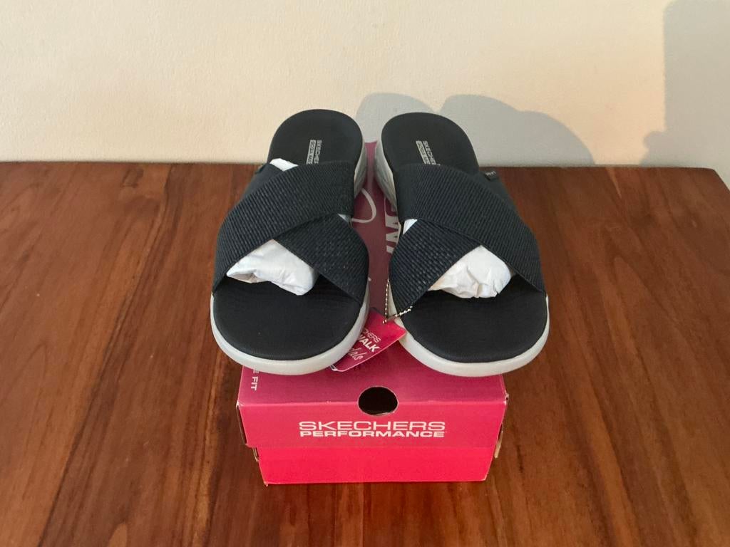 Skechers 41 Slippers, Ophalen of Verzenden, Nieuw, Blauw