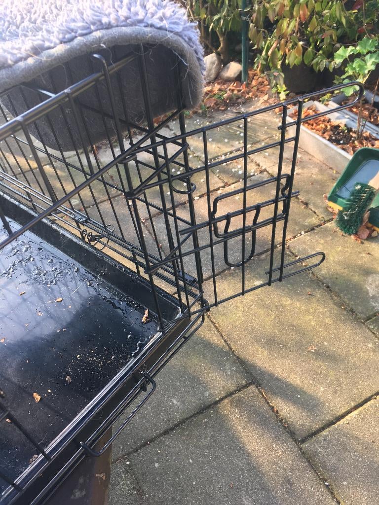 honden bench middel groot, Dieren en Toebehoren, Hondenbenches, Ophalen of Verzenden, Zo goed als nieuw