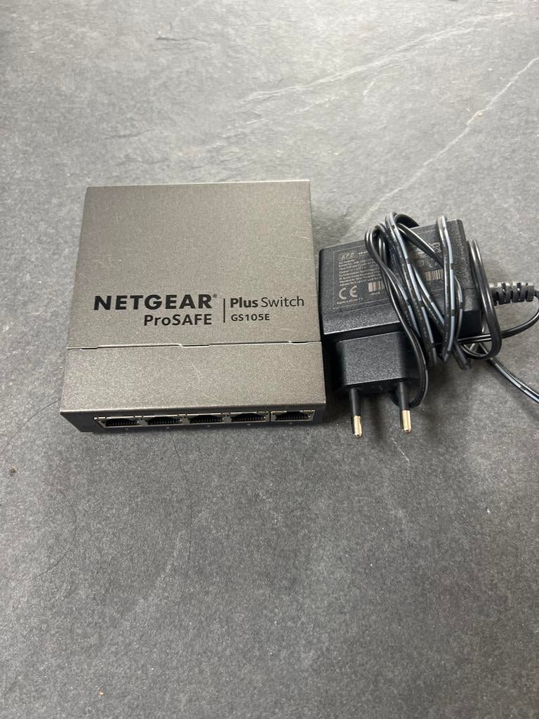 Netgear ProSAFE GS105E Smart Managed Gigabit Switch, Computers en Software, Netwerk switches, Ophalen of Verzenden, Gebruikt