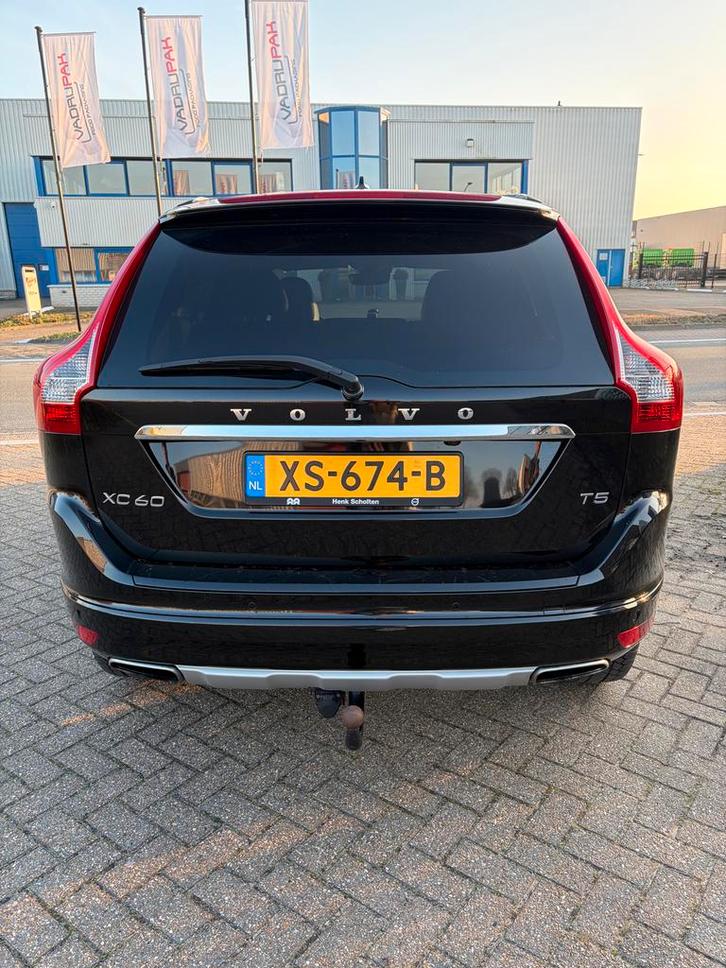 Volvo XC60 2.0 T5 AUT 2016 Zwart, Auto's, Volvo, XC60, ABS, Achteruitrijcamera, Adaptieve lichten, Airbags, Airconditioning, Alarm
