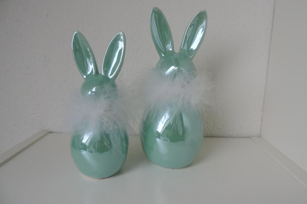 Twee nieuwe beeldjes van haasjes met een bontje, Ophalen of Verzenden, Nieuw, Dier