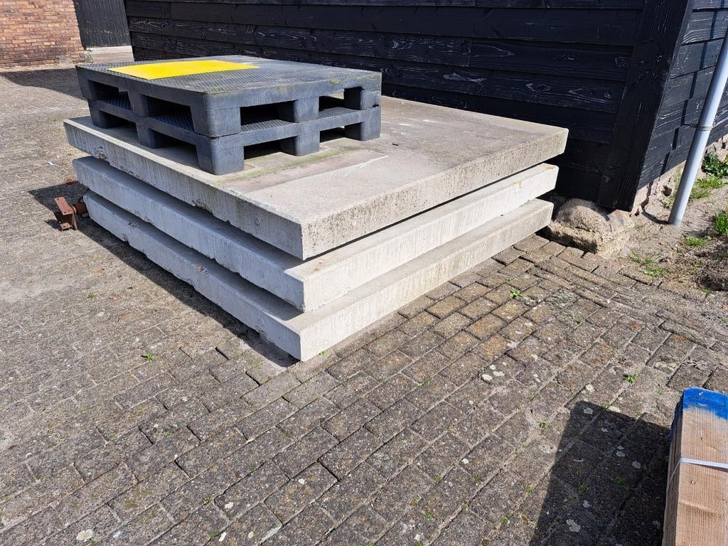 3 beton stelconplaten 2x2 meter 15 cm dik, Ophalen of Verzenden