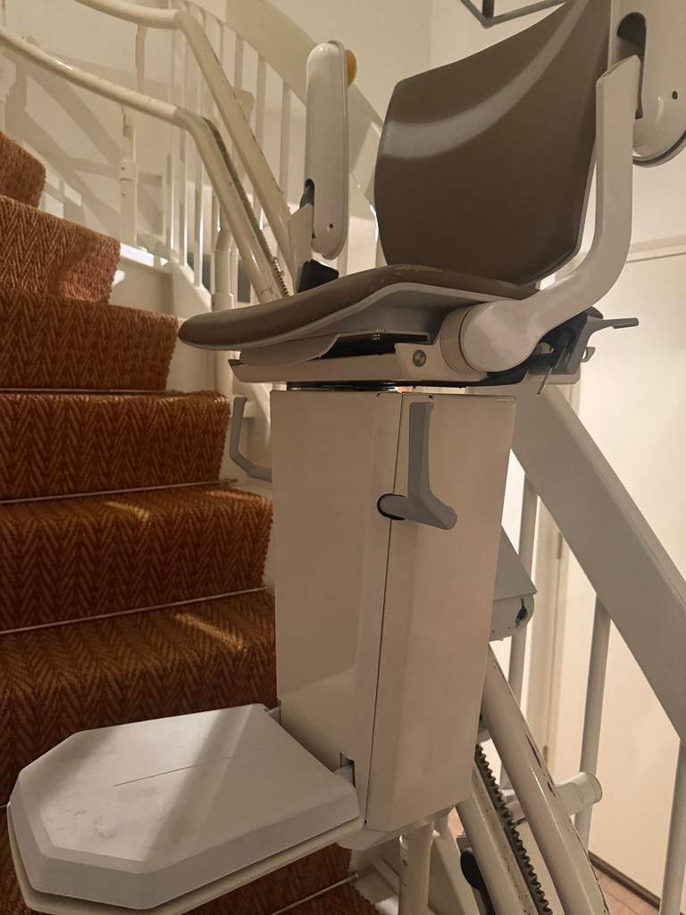 Zeer nette Traplift 2021 te koop, Diversen, Trapliften, Ophalen