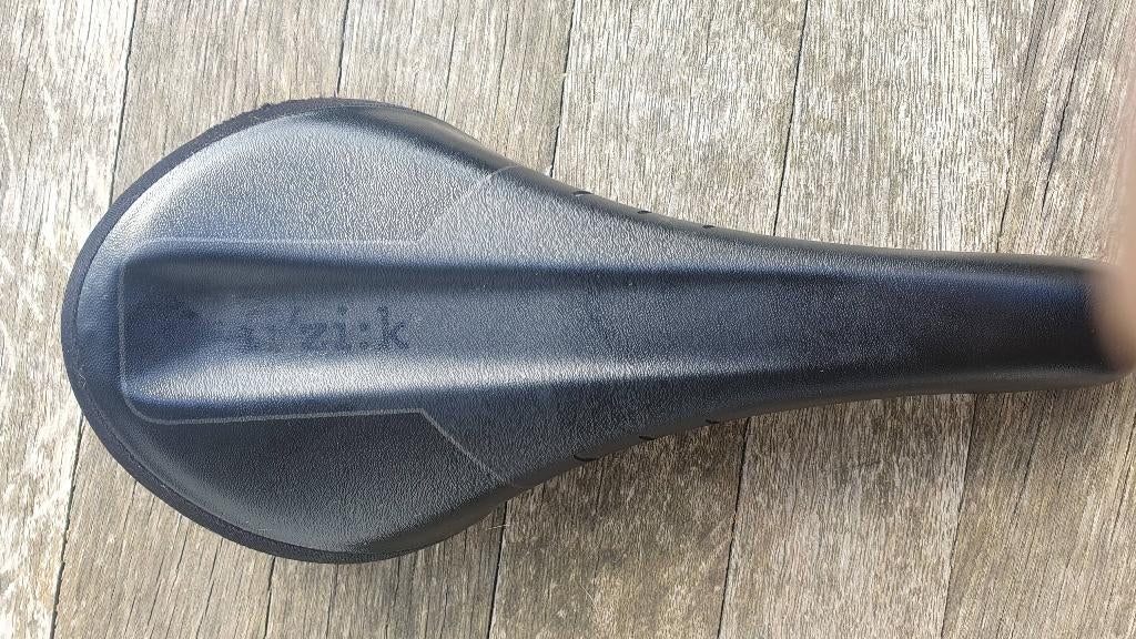 Zadel Fizik M7, Fietsen en Brommers, Fietsonderdelen, Ophalen of Verzenden, Gebruikt, Zadel, Carbon