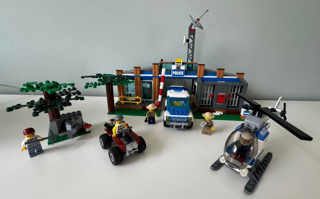 Lego City 4440 Bospolitiebureau, Lego, Ophalen of Verzenden, Inclusief minifiguren, Complete set