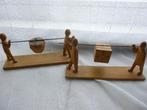 2x chinese sjouwers van hout, oude figuurtjes, handgemaakt, Verzenden