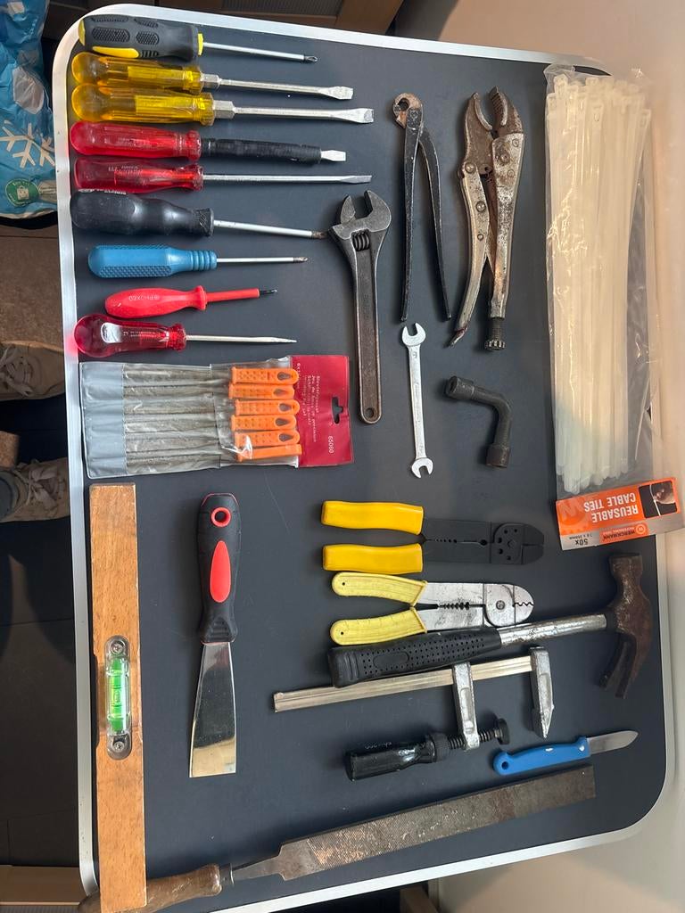 Gereedschap set met schroevendraaiers en tangen, Ophalen, Gebruikt