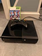 Xbox 360 E met controller en FIFA 19, Spelcomputers en Games, Ophalen, 4 GB, 360 E, Met 2 controllers