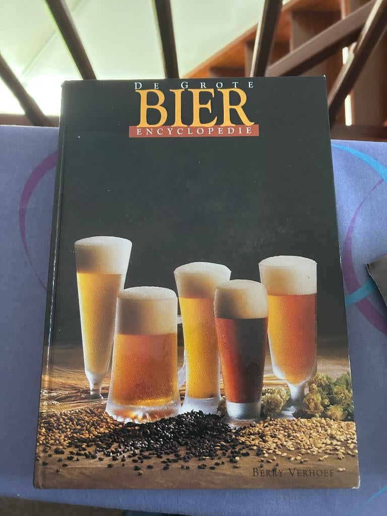 de grote bieratlas glazen the swaen mouterij, Ophalen of Verzenden, Zo goed als nieuw, Glas of Glazen, Overige merken