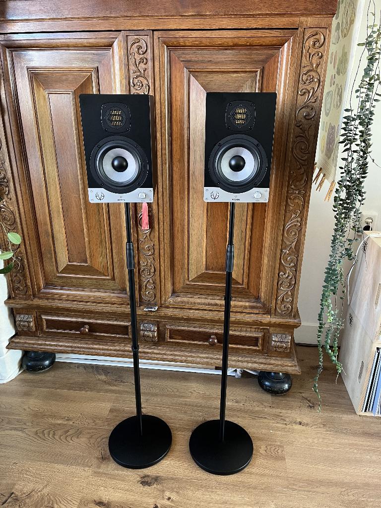 Set EVE Audio SC205 - actieve studiomonitor incl. standaards, Overige merken, Ophalen of Verzenden, Zo goed als nieuw, 120 watt of meer