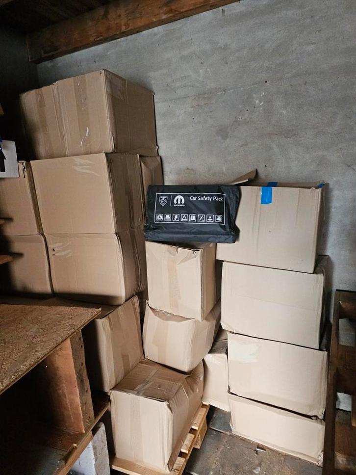 Partij Mopar Car Safety Pack. 145 stuks beschikbaar., Auto diversen, Auto-accessoires, Ophalen