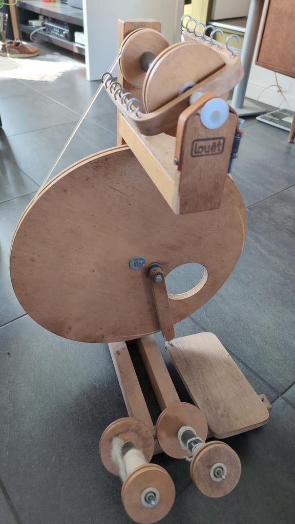 Louët spinnewiel, Hobby en Vrije tijd, Ophalen, Refurbished, Spinnewiel