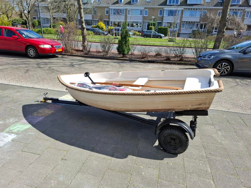 Sloepachtig bootje zoekt inzittenden, Ophalen, Gebruikt