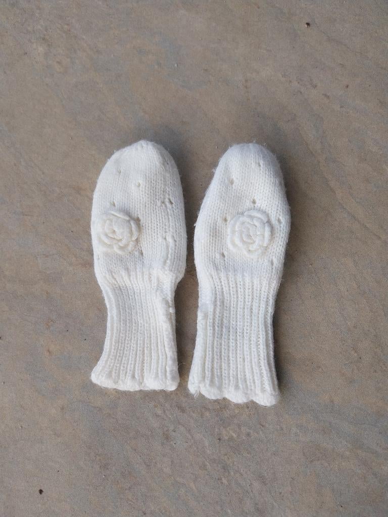 H en M witte babywantjes maat 74, Kinderen en Baby's, Babykleding | Mutsen, Sjaals en Wanten, Gebruikt, Meisje, Wanten, H&M