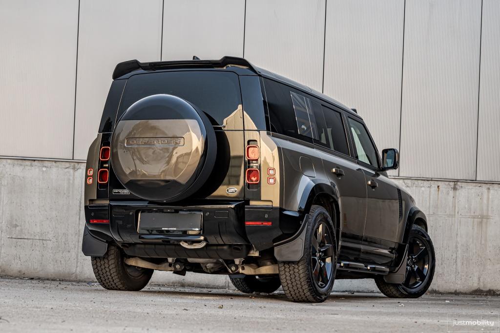 Land Rover Defender 110 3.0 P400 (400PK) FirstEdition, Pano,, Automaat, Gebruikt, Bruin, 2996 cc