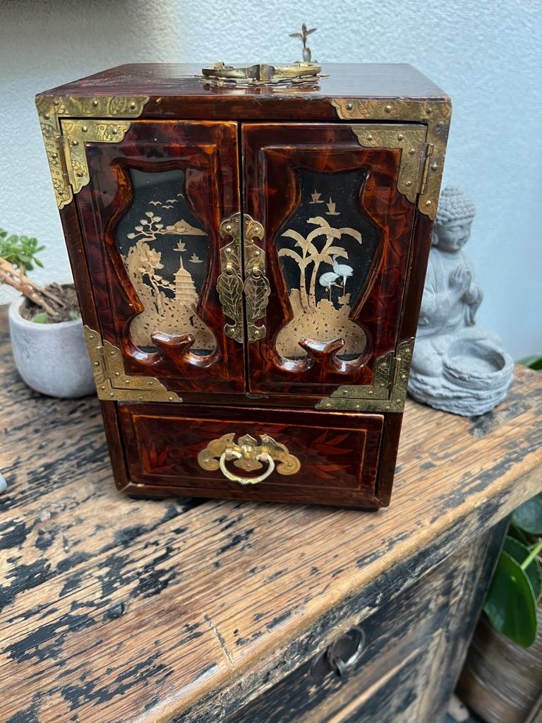 Chinees vintage sieraden kastje diorama deuren uniek chinese, Antiek en Kunst, Ophalen of Verzenden