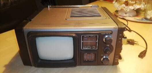 Vinted draagbare jaren 60 Panasonic zwart/wit radio TV combi, Gebruikt, Panasonic, 50 Hz, HD Ready (720p)