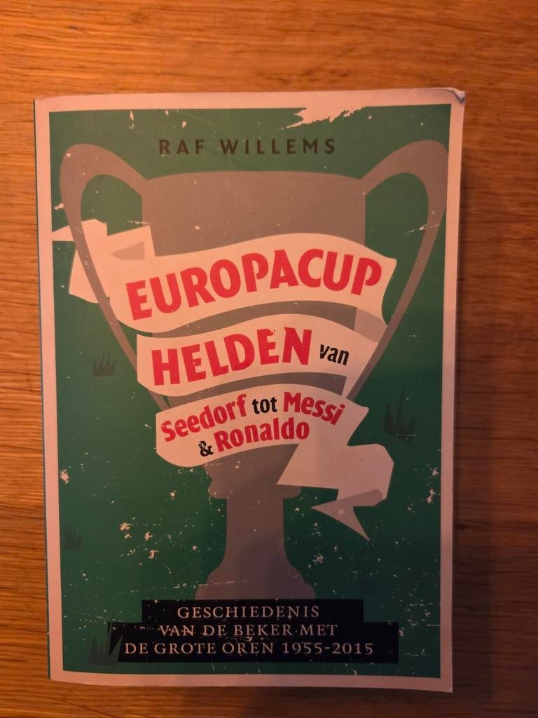 Europacup Helden: Van Seedorf tot Messi & Ronaldo, Boeken, Sportboeken, Gelezen, Balsport, Ophalen of Verzenden