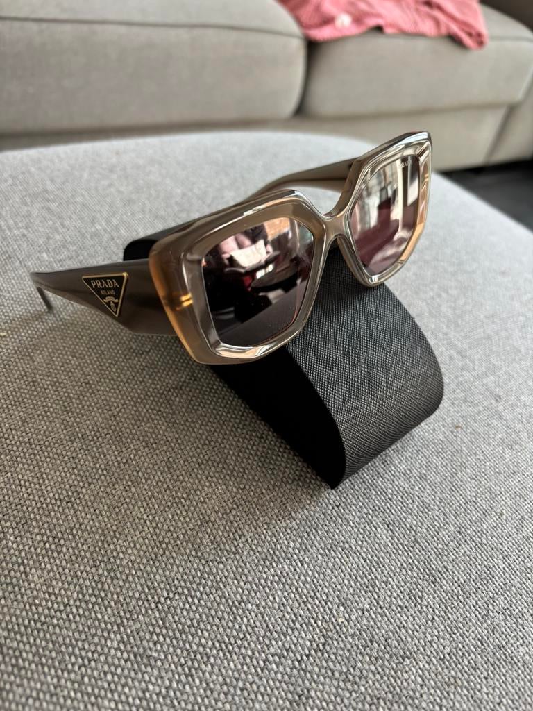 NIEUWE originele zonnebril van Prada in etui, Ophalen, Zonnebril, Nieuw, Prada
