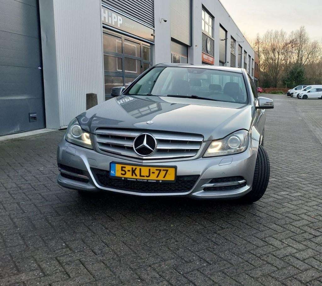 Mercedes C-Klasse C180 Avantgarde Sedan AUT APK 31-5-2017!, Auto's, Achterwielaandrijving, 1800 kg, Leder en Stof, 75 €/maand