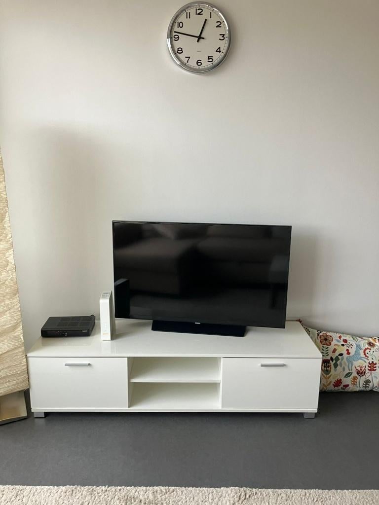 TV meubel Ikea (ophalen 8 of 9 mei), Ophalen, 100 tot 150 cm, Zo goed als nieuw, Minder dan 100 cm