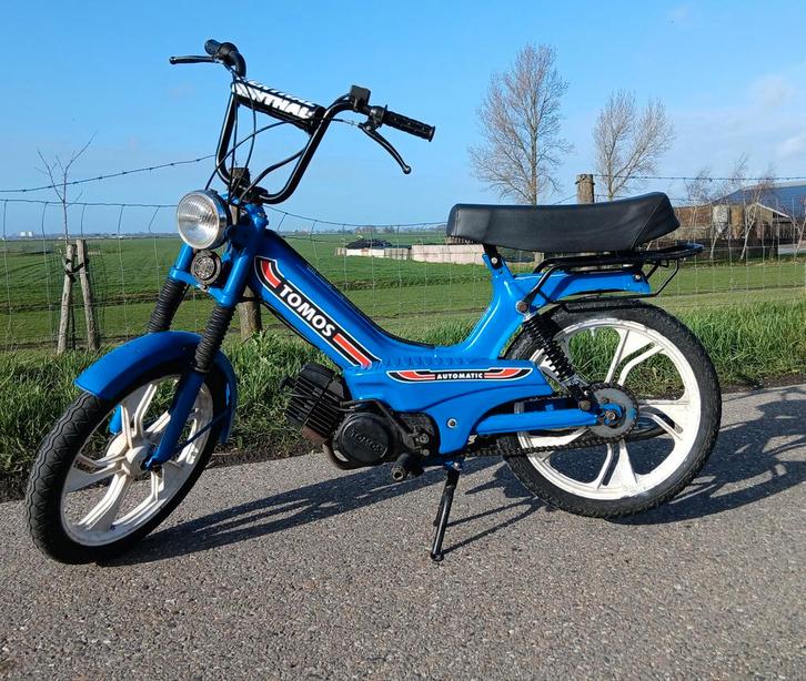Tomos brommer, Fietsen en Brommers, Brommers | Tomos, Zo goed als nieuw, Standard, Maximaal 25 km/u, Ophalen