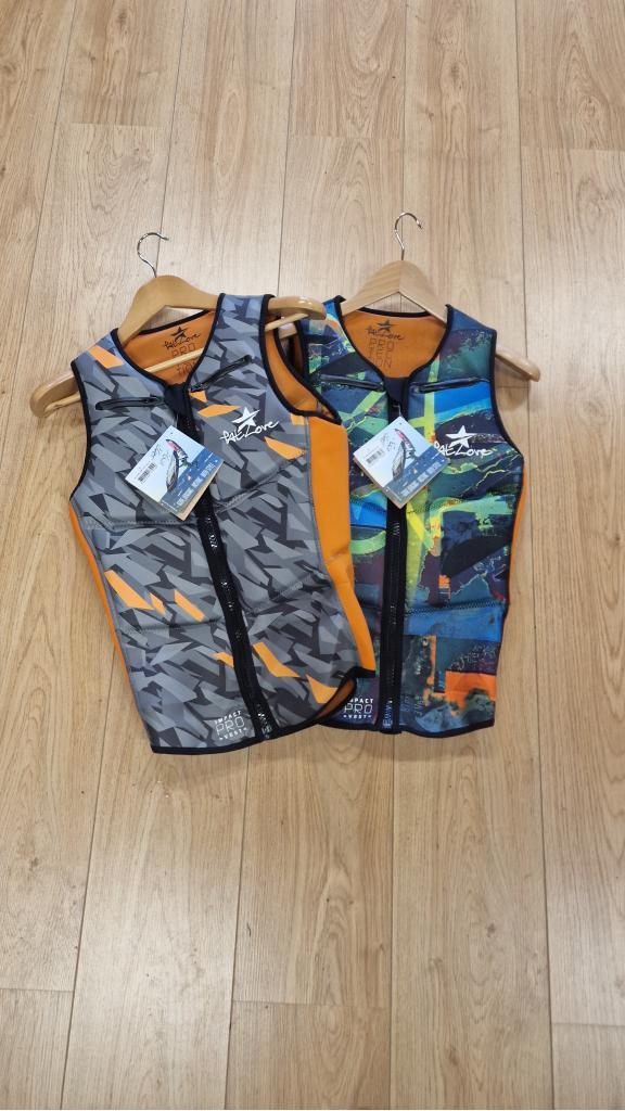 impact vesten in diverse maten, Watersport en Boten, Windsurfen