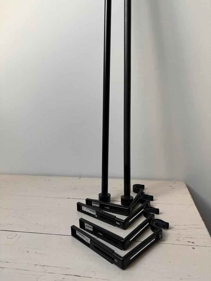 2 x IKEA gordijnroede en 4 x wand-/plafondbevestiging, Huis en Inrichting, Stoffering | Gordijnen en Lamellen, Zo goed als nieuw