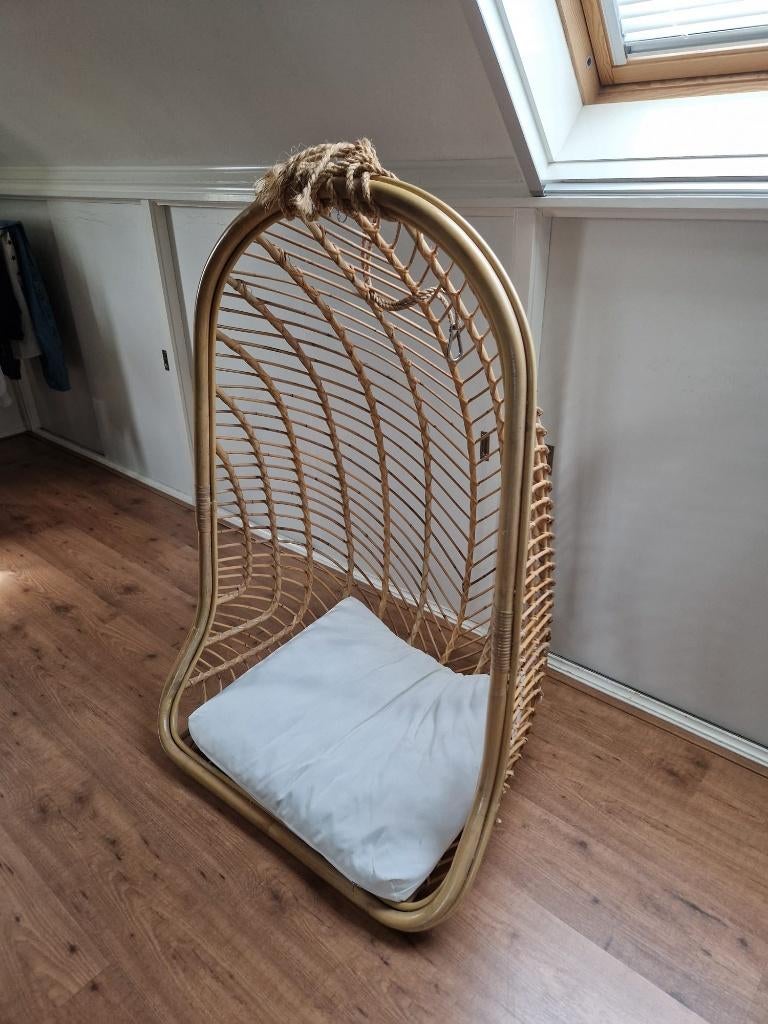 Leuke rieten hangstoel, Huis en Inrichting, Stoelen, Ophalen, Overige kleuren, Riet of Rotan, Zo goed als nieuw
