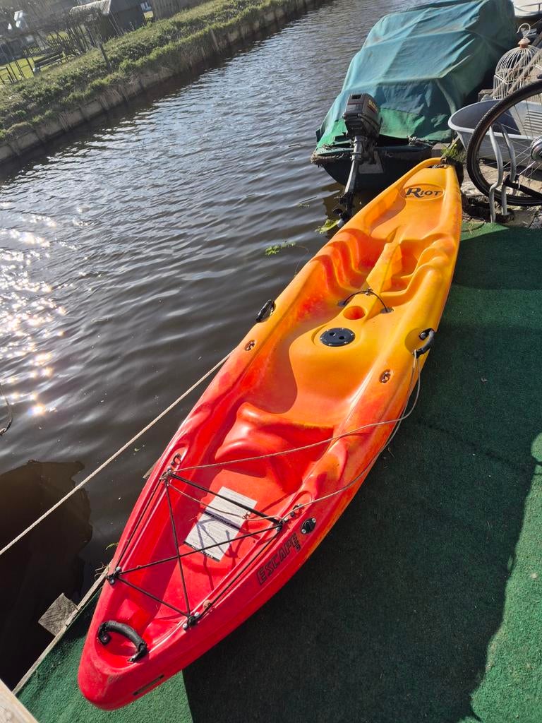 Riot Escape 9 kajak met stoeltje en peddel, Watersport en Boten, Ophalen, 1-persoons