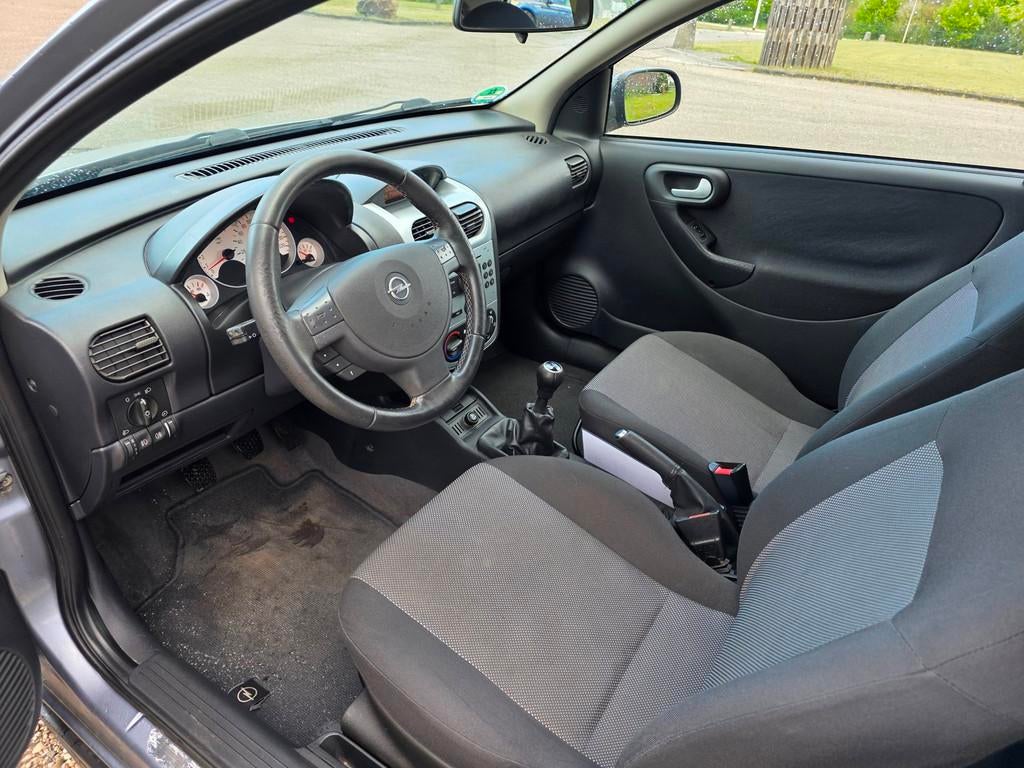 Opel Corsa 1.2-16V Silverline AIRCO, Auto's, Opel, Voorwielaandrijving, 450 kg, Gebruikt, 31 €/maand