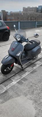 Mooie Vespa SuperSport GTS 300 mat grijs 2017 weinig KM, Motoren, Motoren | Piaggio, Scooter, 300 cc, Particulier, Automaat
