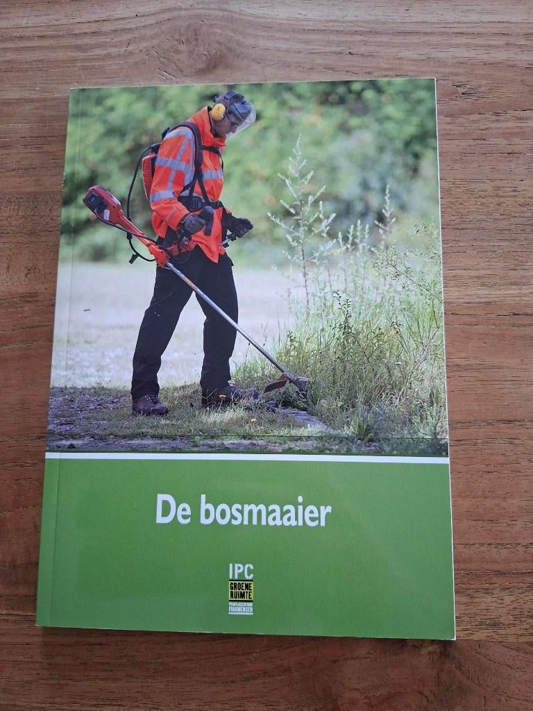 Net studieboek/ cursusboek over 'de bosmaaier', Tuin en Terras, Ophalen of Verzenden, Gebruikt, 10 tot 30 cm, Benzine