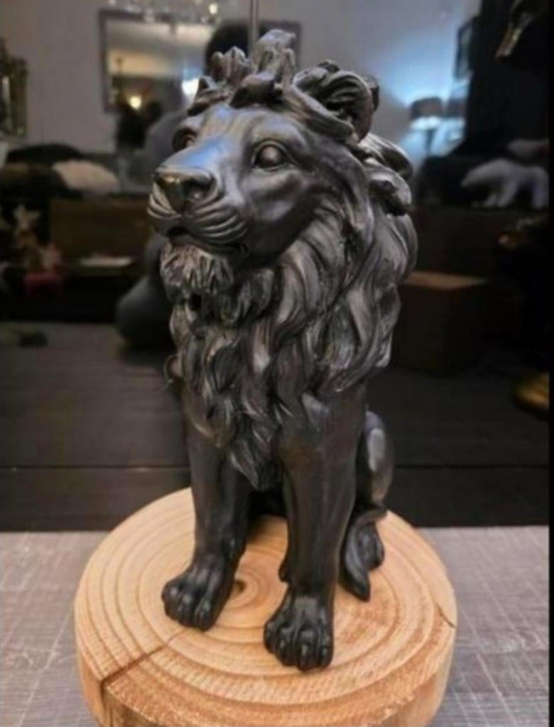 Leeuw op plateau 30 cm hoog, Verzamelen, Beelden en Beeldjes, Ophalen of Verzenden, Nieuw, Dier