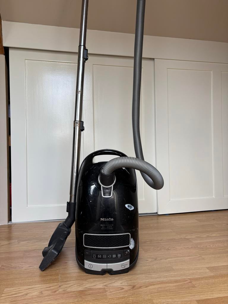 Miele S8 Black Diamond Stofzuiger, Witgoed en Apparatuur, Stofzuigers, Gebruikt, Stofzuiger, 2000 watt of meer, Stofzak, Ophalen