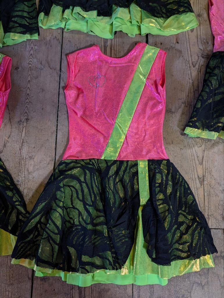 7 handgemaakte dansjurkjes met haaraccessoires, Kleding | Dames, Carnavalskleding en Feestkleding, Ophalen of Verzenden