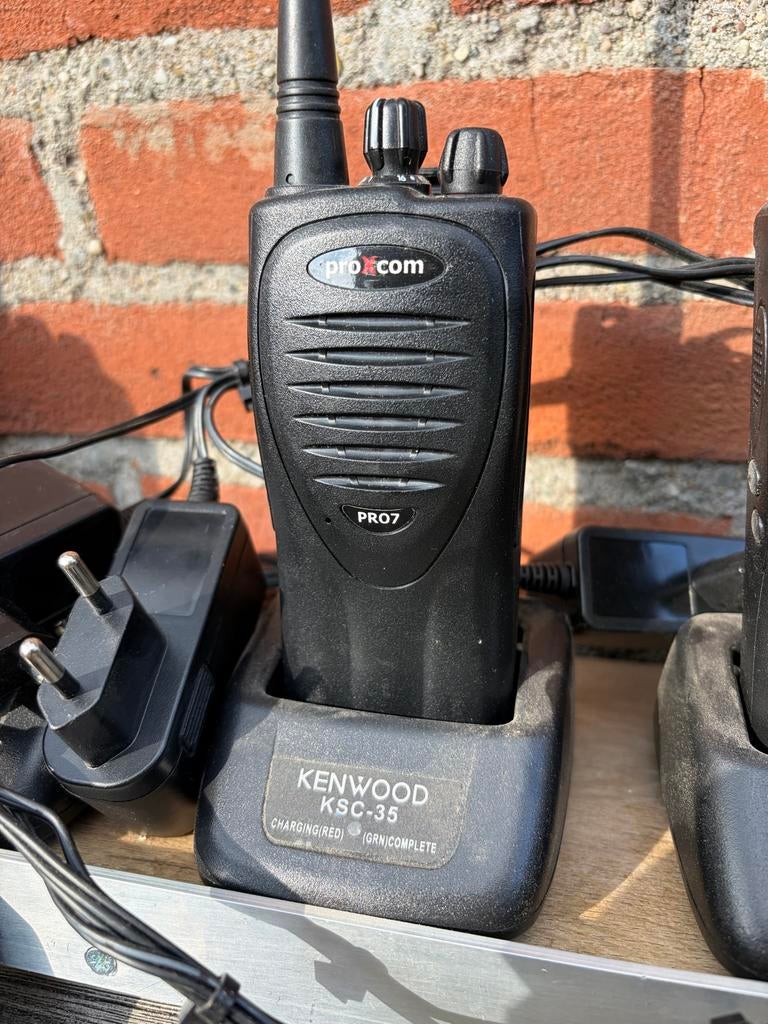 ProXcom PRO7 portofoon met Kenwood lader, Ophalen of Verzenden, Gebruikt, Portofoon of Walkie-talkie, Met broekklem