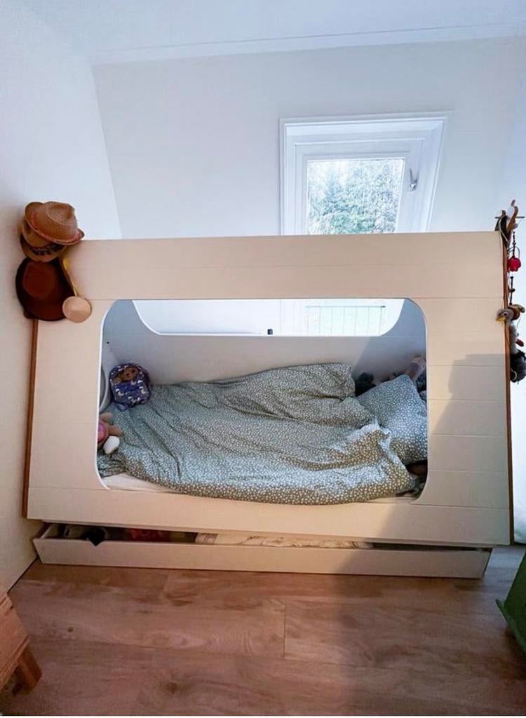 Tent bed / tipi bed kind, Ophalen, 85 tot 100 cm, Zo goed als nieuw, Matras